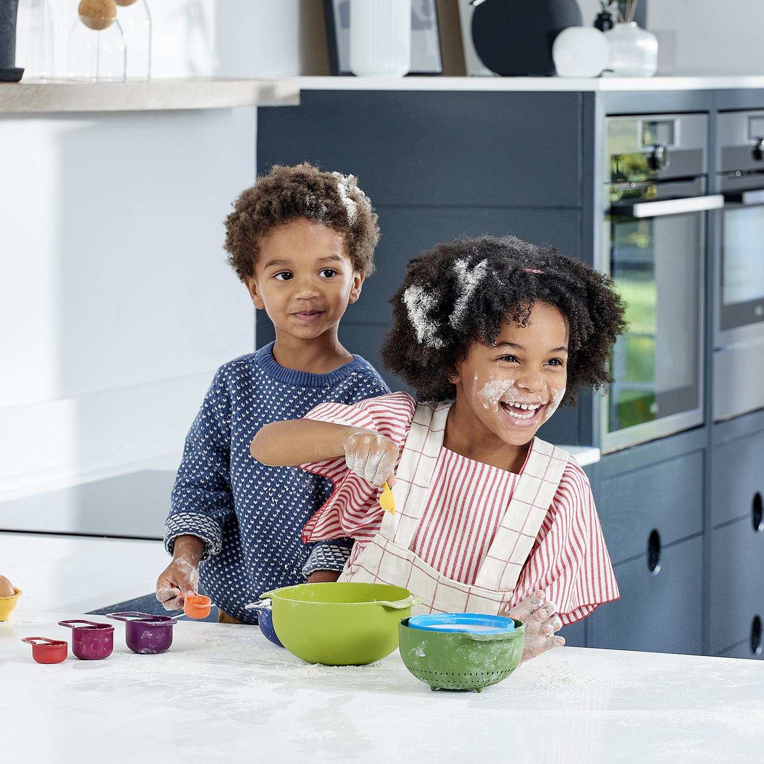 Joseph Joseph Nest 9 Plus, 9 Piece Compact Food Preparation Set with Mixing  Bowls, Measuring cups, Sieve and Colander, MultiColor